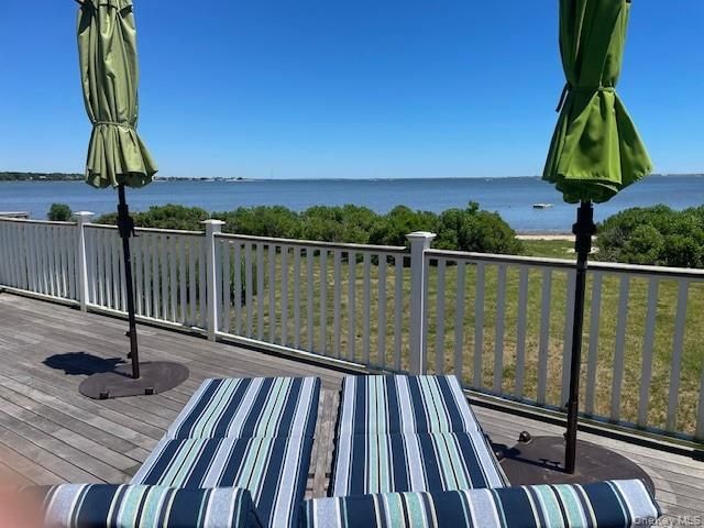 21 Bayside Avenue, East Quogue, NY 11942