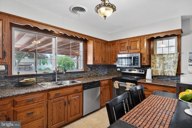 1105 CENTRAL AVE, Columbia, PA 17512
