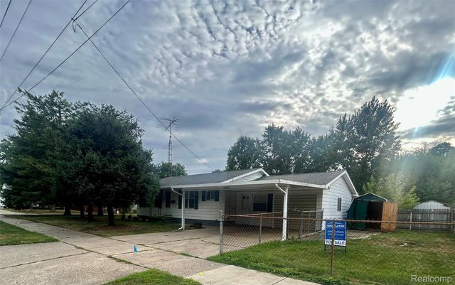 1005 N Jackson Street, Lapeer, MI 48446