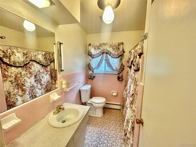 1005 N Jackson Street, Lapeer, MI 48446