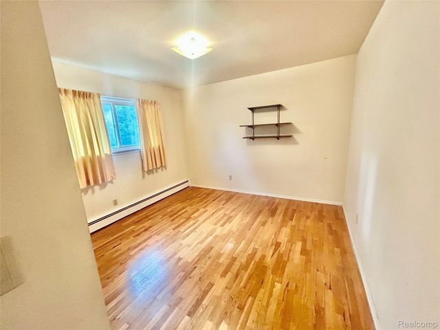 1005 N Jackson Street, Lapeer, MI 48446