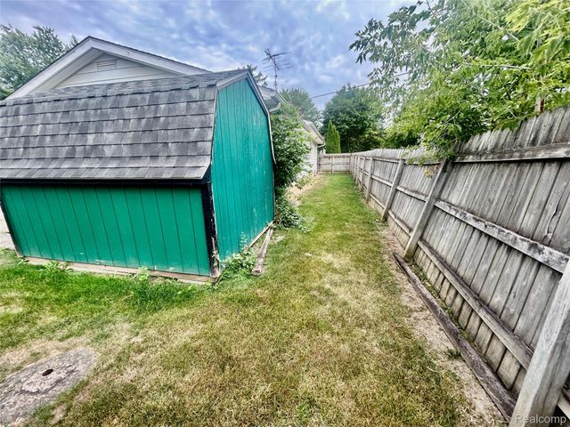 1005 N Jackson Street, Lapeer, MI 48446