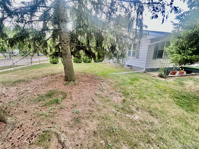 1005 N Jackson Street, Lapeer, MI 48446