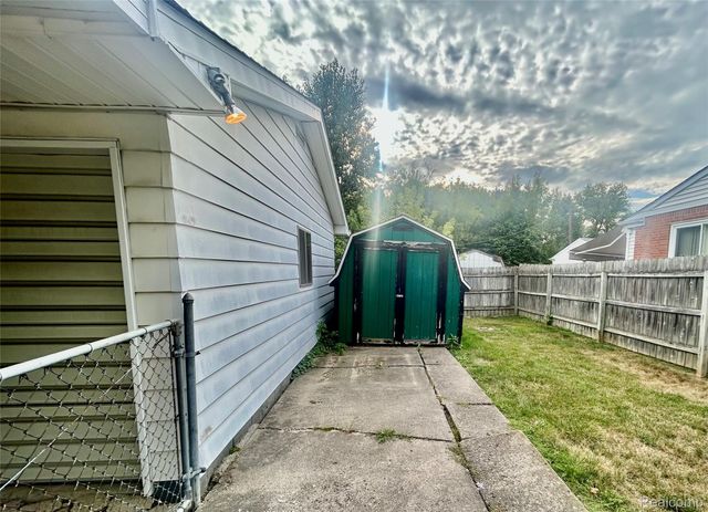 1005 N Jackson Street, Lapeer, MI 48446