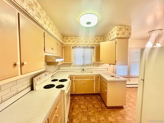 1005 N Jackson Street, Lapeer, MI 48446