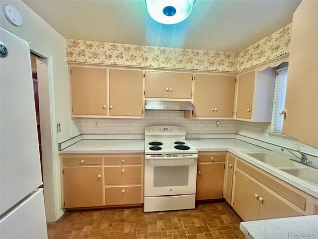 1005 N Jackson Street, Lapeer, MI 48446