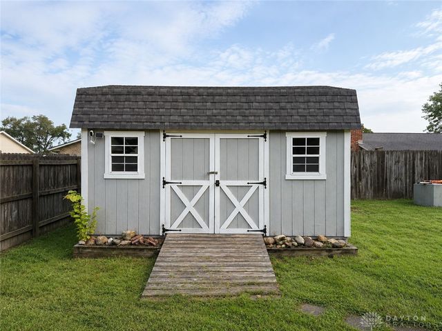 6811 Locustview Drive, Dayton, OH 45424