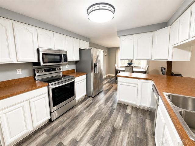 6811 Locustview Drive, Dayton, OH 45424