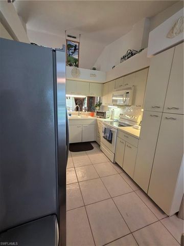 10931 Helm CT, Naples, FL 34109