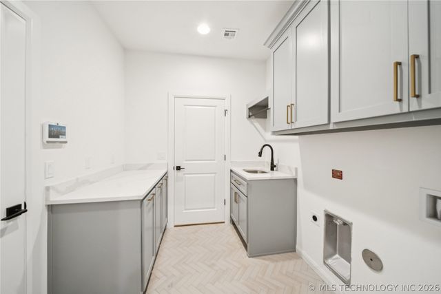 9722 E 132nd Street, Bixby, OK 74008