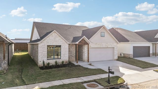 9722 E 132nd Street, Bixby, OK 74008