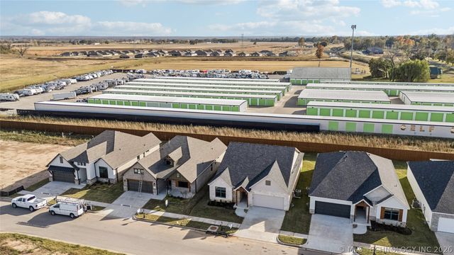 9722 E 132nd Street, Bixby, OK 74008