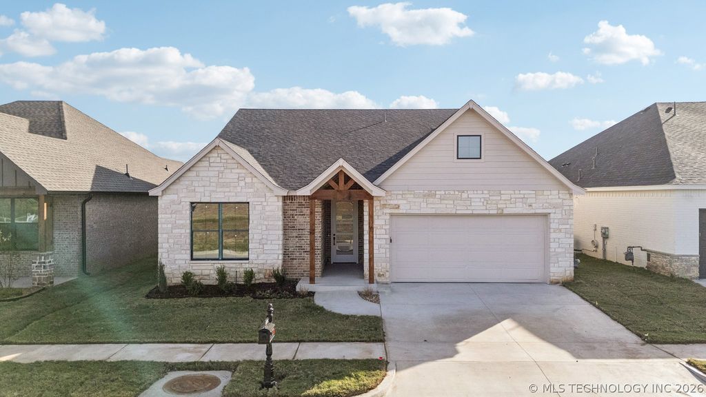 9722 E 132nd Street, Bixby, OK 74008