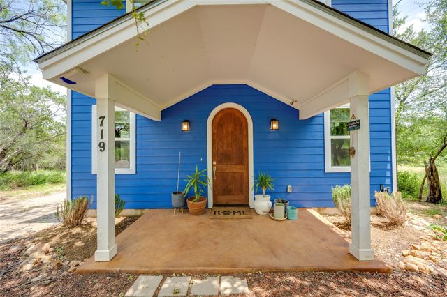 719 Birch LN, Cottonwood Shores, TX 78657