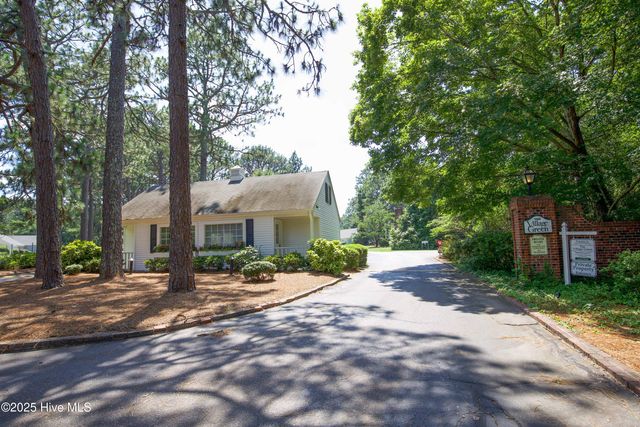 33 Village Green Circle, Southern Pines, NC 28387