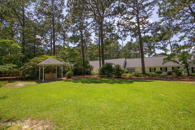 33 Village Green Circle, Southern Pines, NC 28387