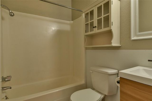 252 W Maple Branch Way, Mustang, OK 73064
