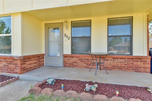 252 W Maple Branch Way, Mustang, OK 73064