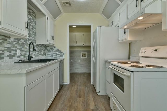 252 W Maple Branch Way, Mustang, OK 73064