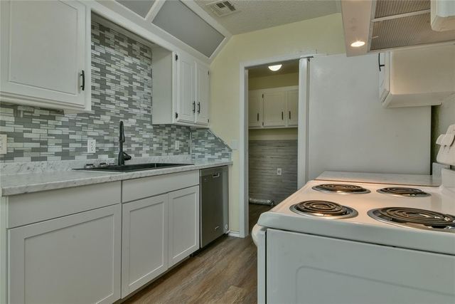 252 W Maple Branch Way, Mustang, OK 73064