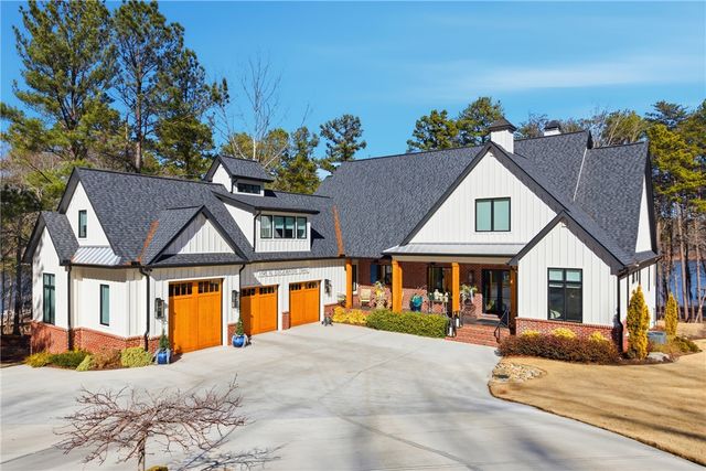 1198 N Edgewater Trail, Toccoa, GA 30577