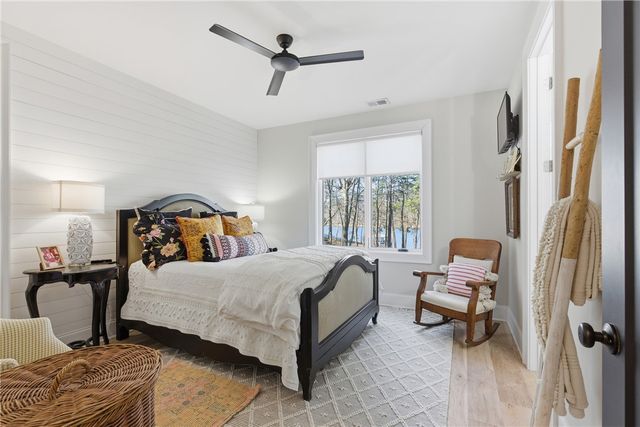 1198 N Edgewater Trail, Toccoa, GA 30577