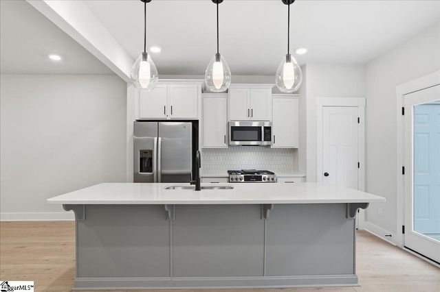 5 Starks Circle, Simpsonville, SC 29680