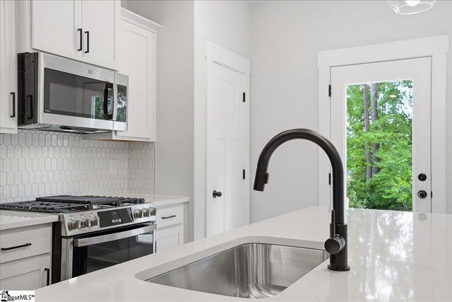 5 Starks Circle, Simpsonville, SC 29680