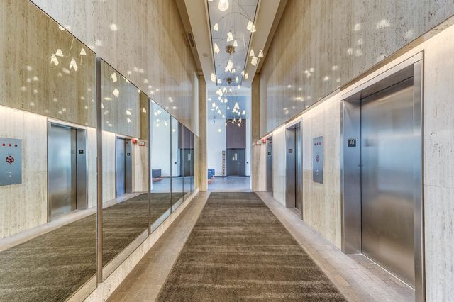 1560 N Sandburg Terrace 4009J, Chicago, IL 60610