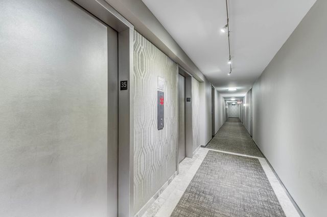 1560 N Sandburg Terrace 4009J, Chicago, IL 60610