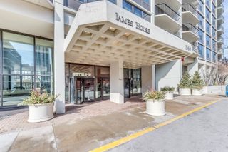 1560 N Sandburg Terrace 4009J, Chicago, IL 60610