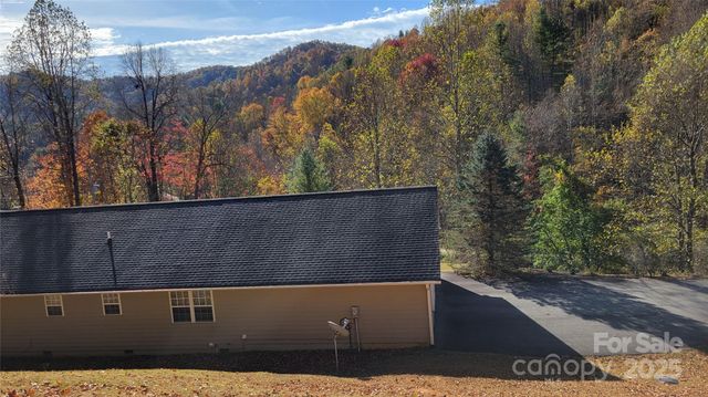 10 Blossom Drive, Burnsville, NC 28714