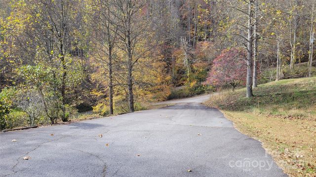 10 Blossom Drive, Burnsville, NC 28714