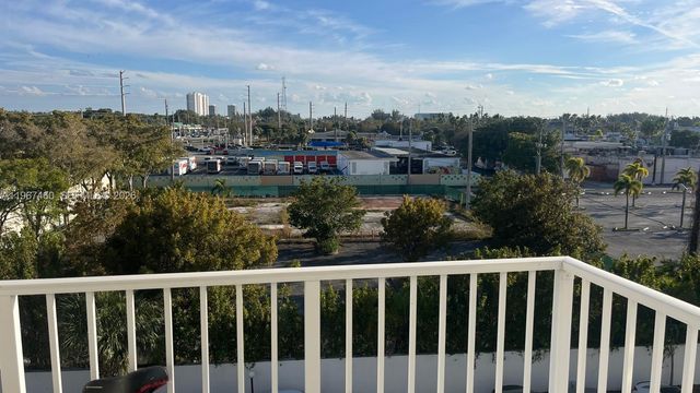 16465 NE 22nd Ave 514, North Miami Beach, FL 33160