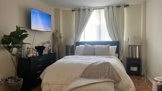 16465 NE 22nd Ave 514, North Miami Beach, FL 33160