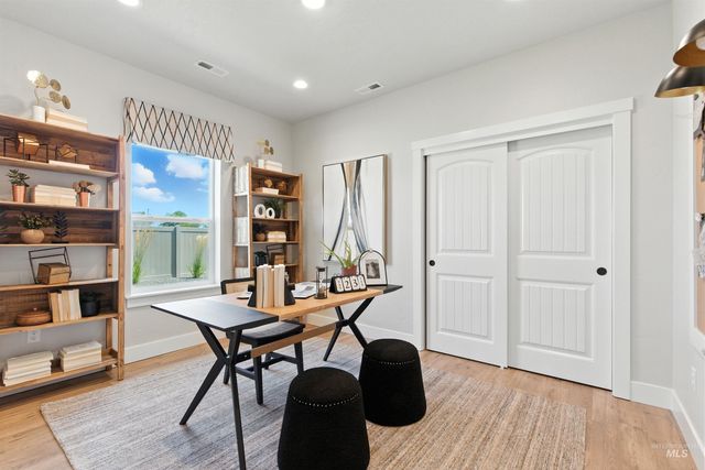 7621 E Dixon St, Nampa, ID 83687