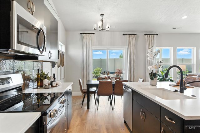 7621 E Dixon St, Nampa, ID 83687