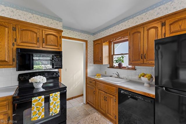 241 Van Buren Avenue, Cuyahoga Falls, OH 44221