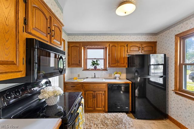 241 Van Buren Avenue, Cuyahoga Falls, OH 44221