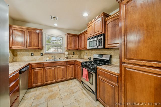 3321 Fairway Street, Claremore, OK 74019