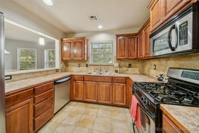 3321 Fairway Street, Claremore, OK 74019