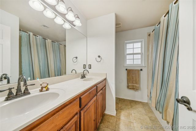 3321 Fairway Street, Claremore, OK 74019