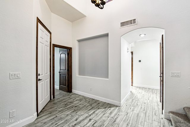 563 E KRISTA Way, Tempe, AZ 85284