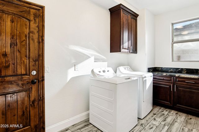 563 E KRISTA Way, Tempe, AZ 85284