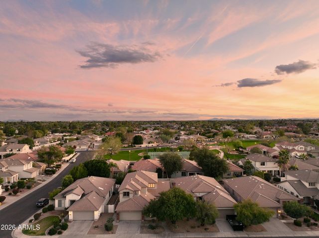 563 E KRISTA Way, Tempe, AZ 85284