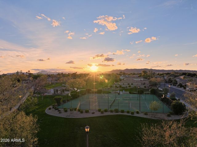 563 E KRISTA Way, Tempe, AZ 85284