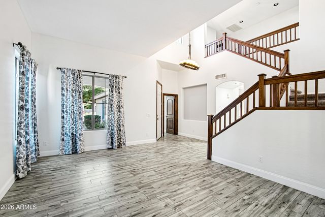 563 E KRISTA Way, Tempe, AZ 85284