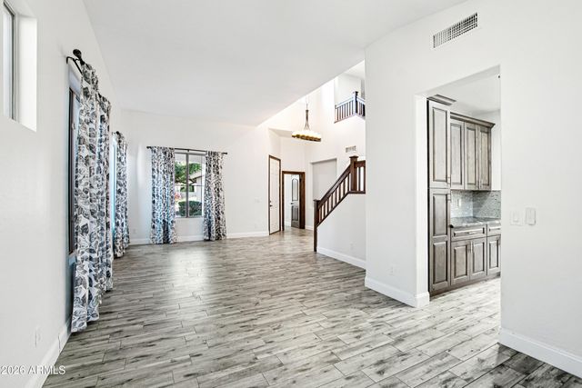 563 E KRISTA Way, Tempe, AZ 85284