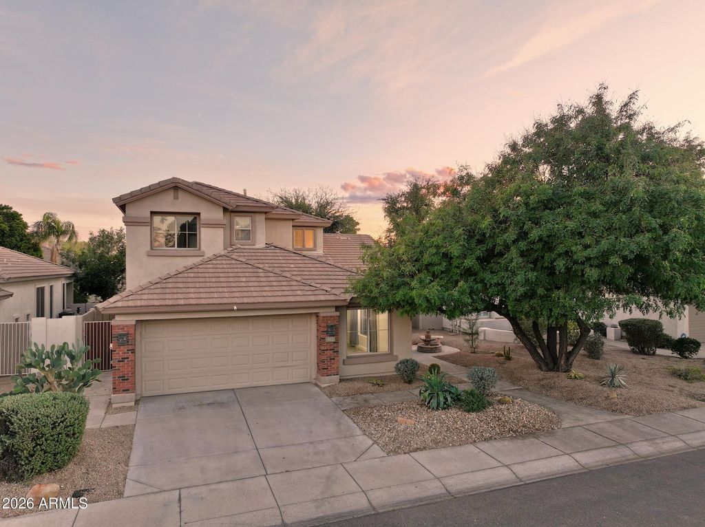 563 E KRISTA Way, Tempe, AZ 85284