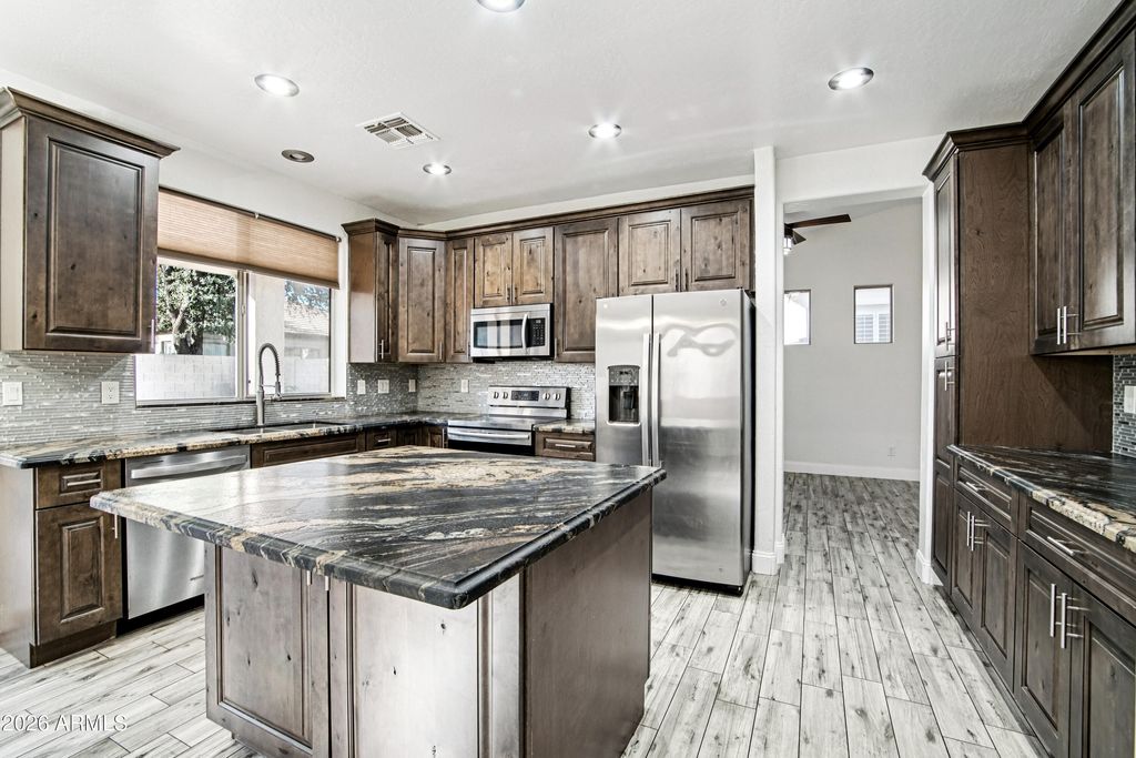 Image 10 of property listing at 563 E KRISTA Way, Tempe, AZ 85284